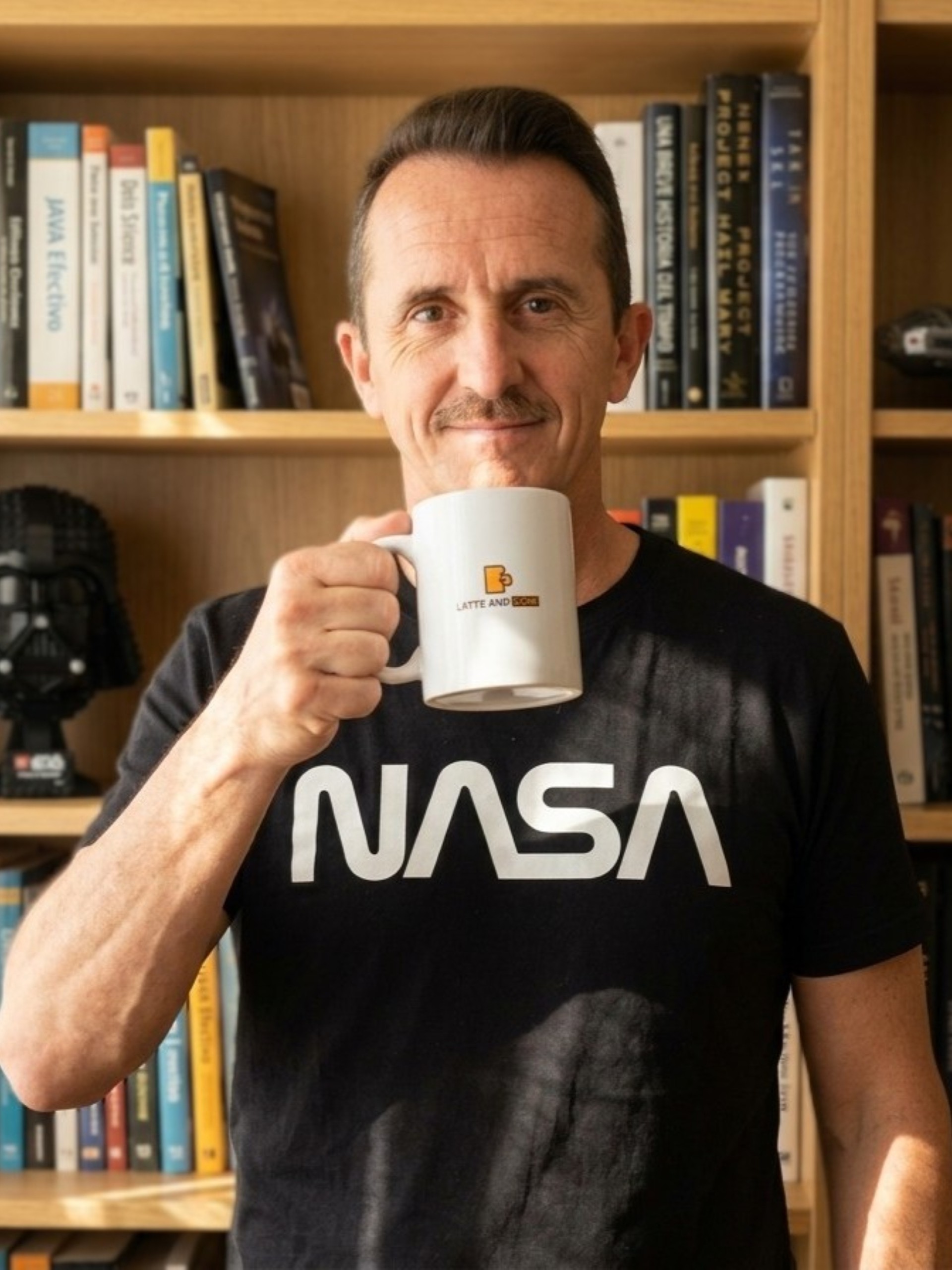 Jag con taza de café
